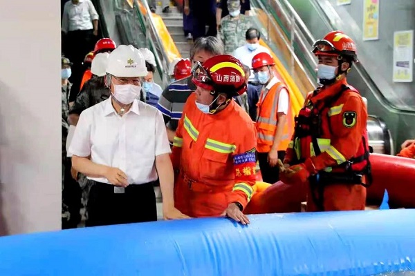 黄明在河南指导抢险救援救灾工作，看望慰问山西消防抢险救援队伍