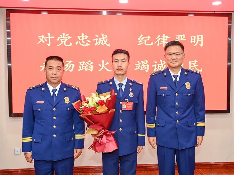 山西省消防救援总队党委与党的二十大代表张高峰同志亲切座谈